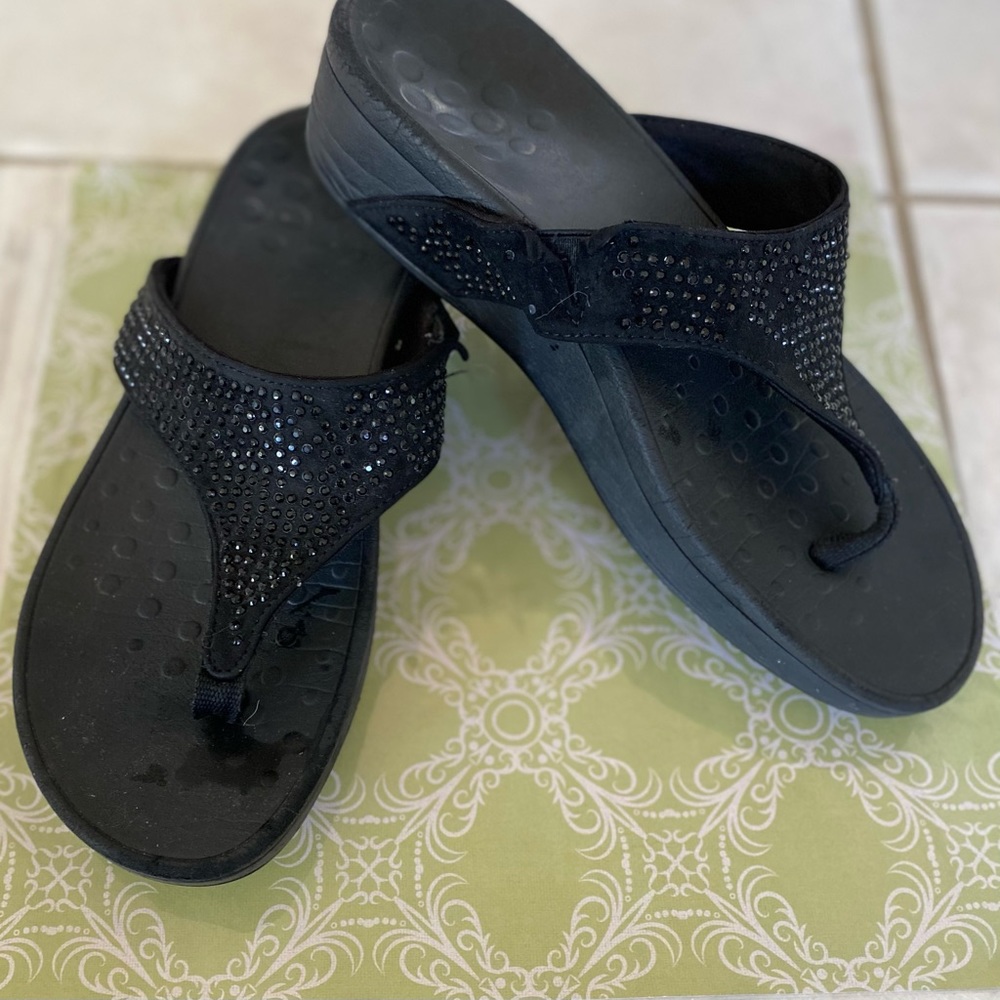 Women’s Black Vionic Wedge Flip Flop Sandals